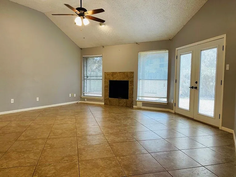 2910 Pioneer Pass — Photo 4