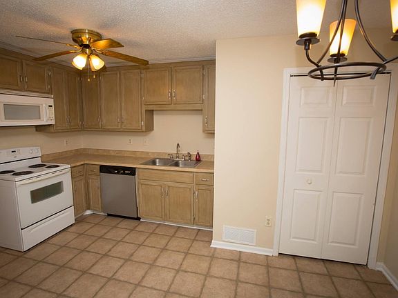 5th image of 116 Heritage Ln #213