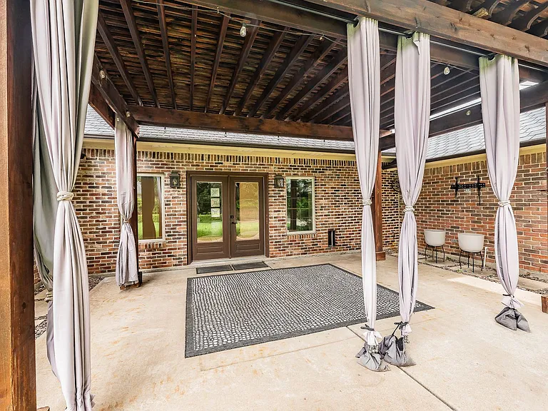 6724 Blue Meadow Dr — Photo 47