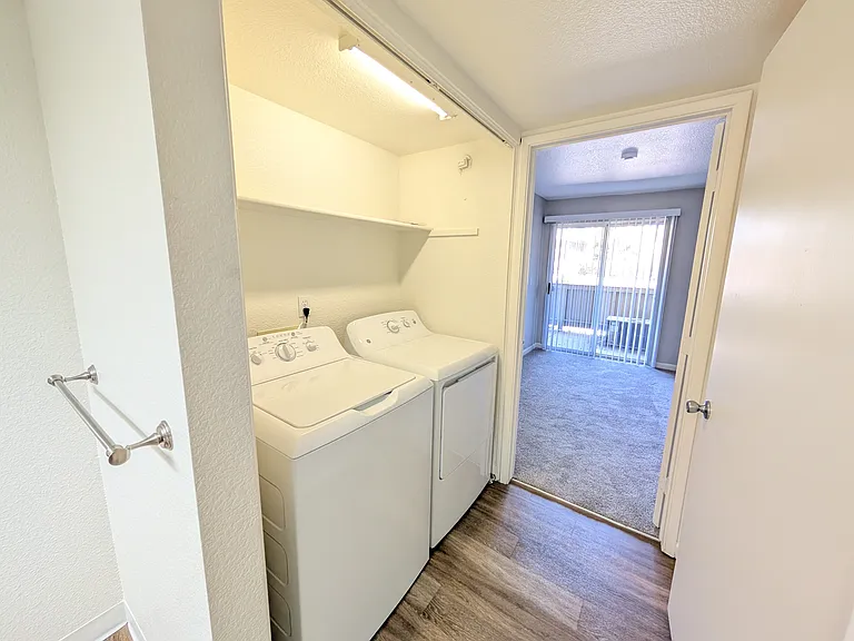 1051 G St — Photo 10
