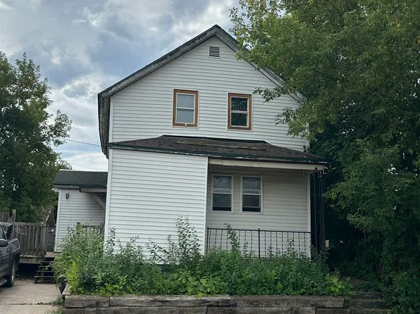 418 6th St W, Ashland, WI 54806