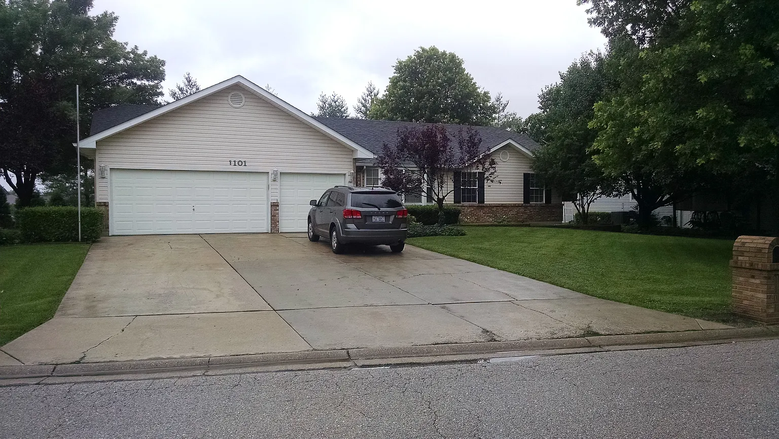 1101 Seine Dr photo 1
