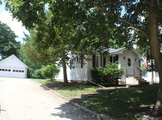 1404 Raymond St, South Elgin, IL 60177