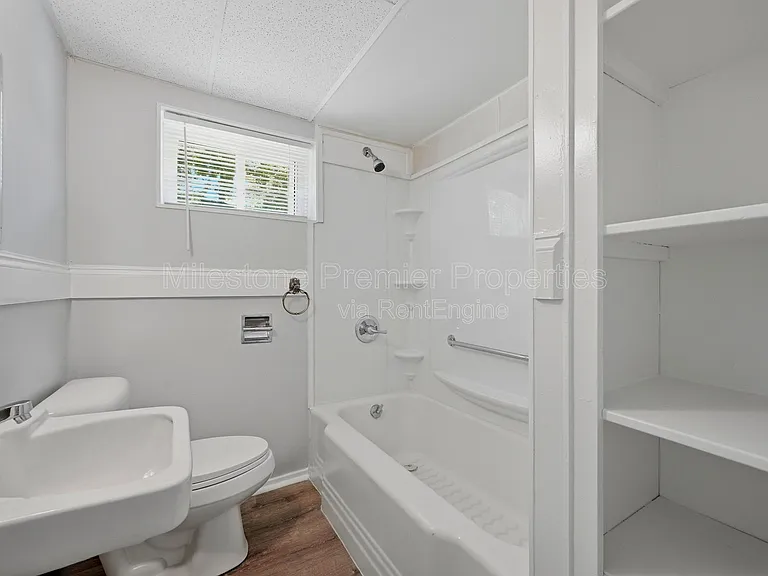 310 S Barrett Ave #101 — Photo 14