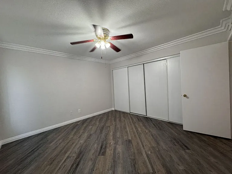 Alcantara Home Apts — Photo 37