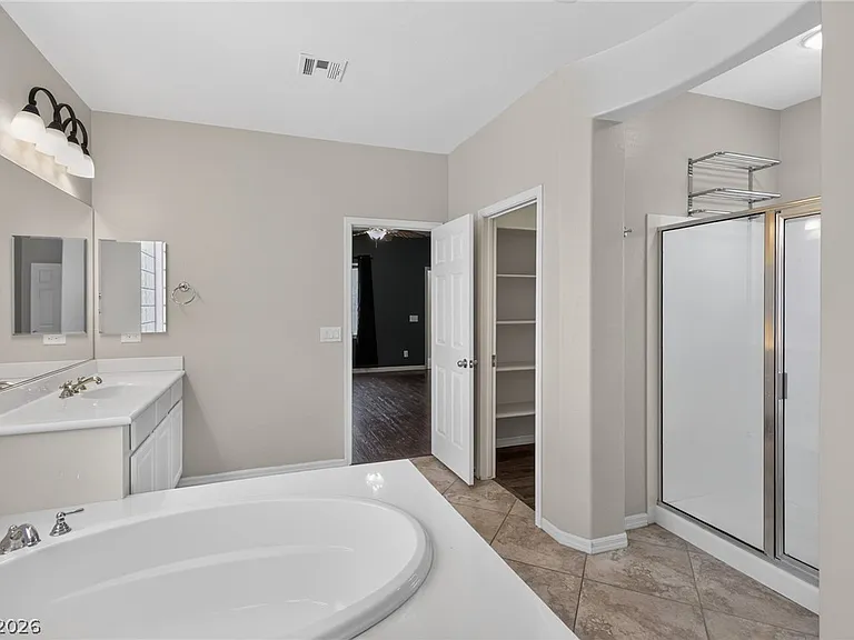 8606 Kennedy Heights Ct — Photo 9