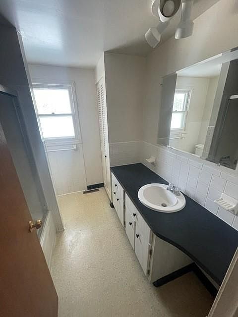 1st image of 28 Brittany Dr