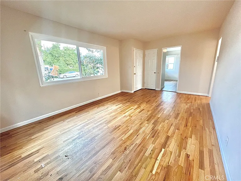 936 E Sandra — Photo 10