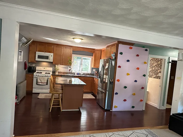 85 Bouchard Ave — Photo 3