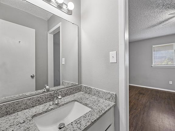 5th image of 3034 Tudor Ln #3036
