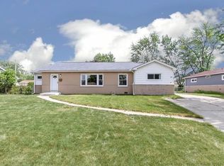 655 Illinois Blvd, Hoffman Estates, IL 60169