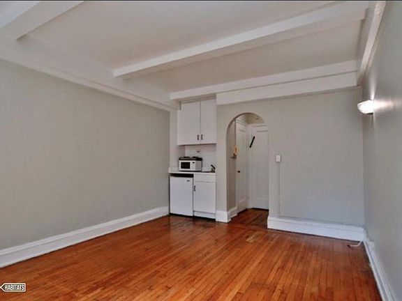 4th image of 11 Waverly Pl APT 11h