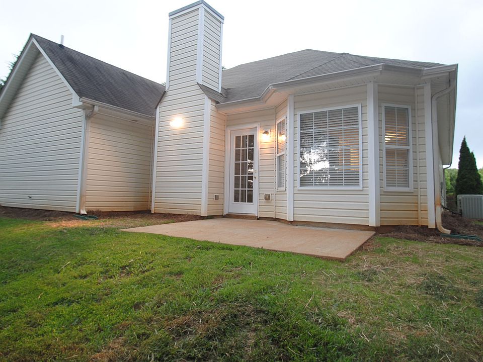 2nd image of 3113 Thorn Bush Dr