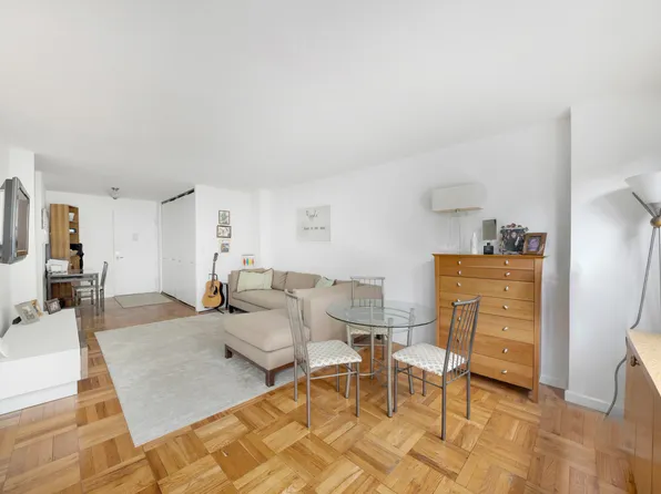230 East 15th Street 2C image 2 of 6