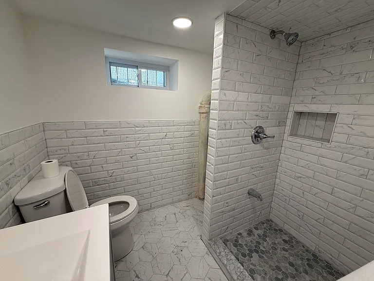241 Highlawn Ave #1B — Photo 5