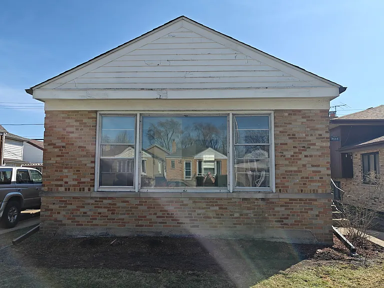 7111 W Farragut Ave — Photo 1