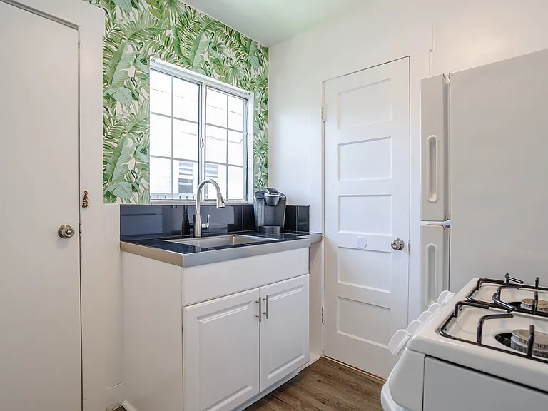 653 Flower Ave #A — Photo 8
