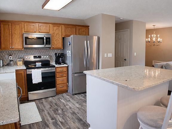 4th image of 408 Fondulac Dr