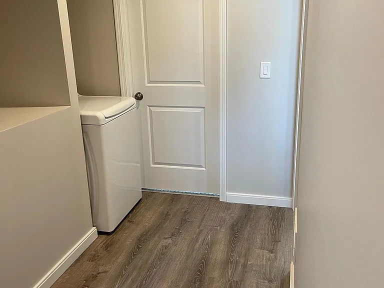 313 N Wolf Rd — Photo 9