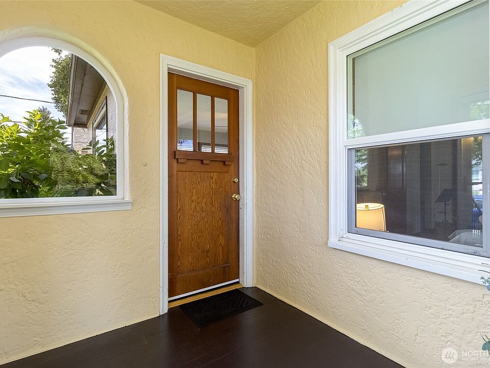 4th street  210 SE 4th Street, College Place, WA 99324 | MLS #2393800