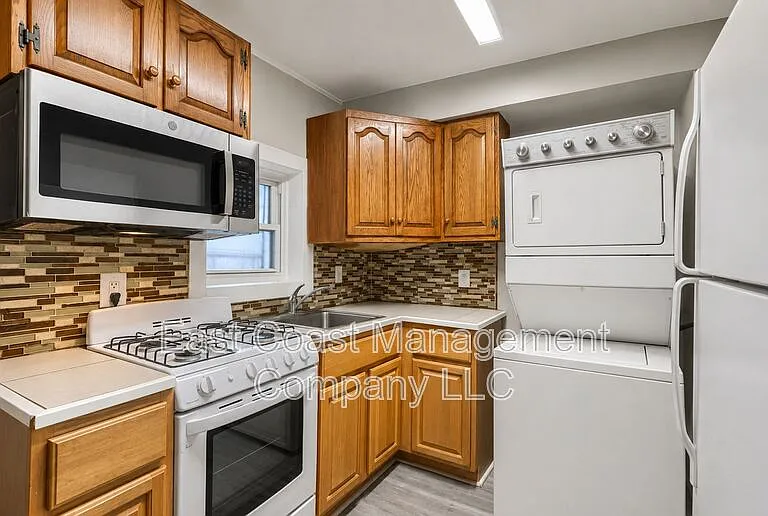 1220 W Pratt St — Photo 1