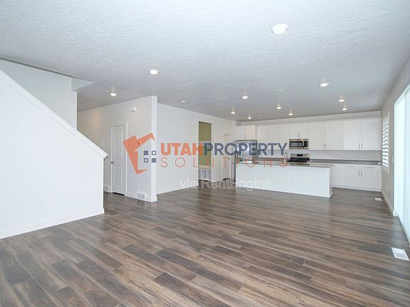 5th image of 2697 N Snowberry Dr
