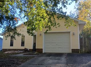 6965 Melbourne Dr, Fayetteville, NC 28314