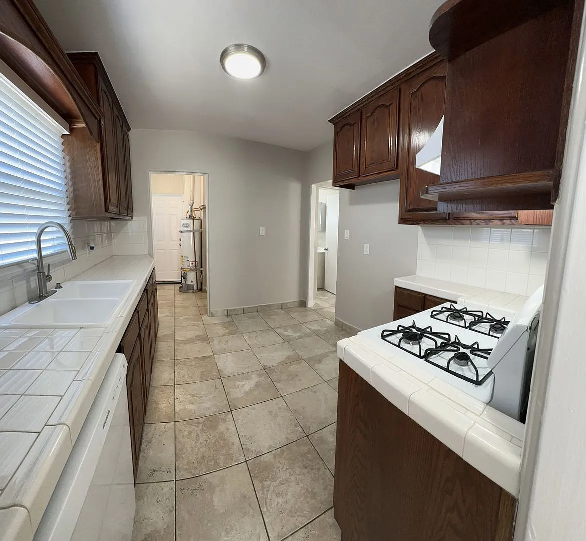 Large 1 Bedroom 1 Bath Upstairs Unit Ready For Move In! — Photo 1