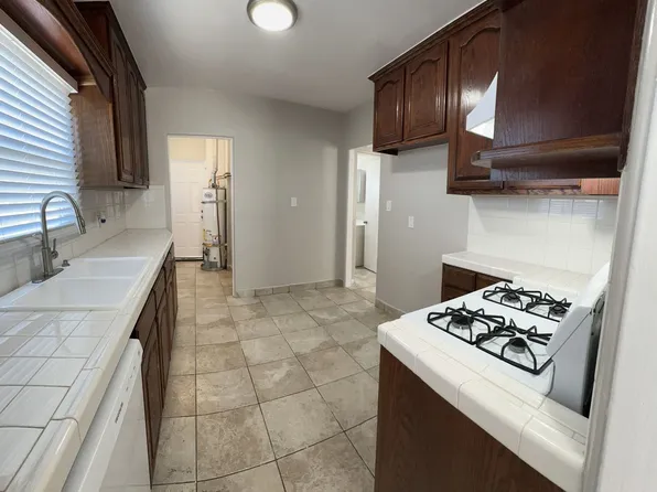 Large 1 Bedroom 1 Bath Upstairs Unit Ready For Move In!