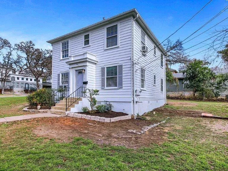 3211 Tom Green St — Photo 1