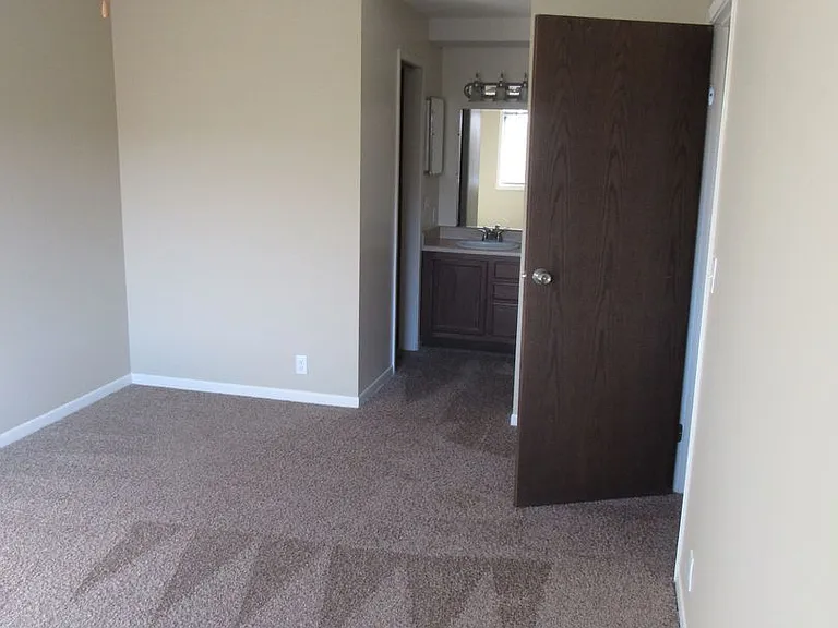 Superior Place Apartments — Photo 16