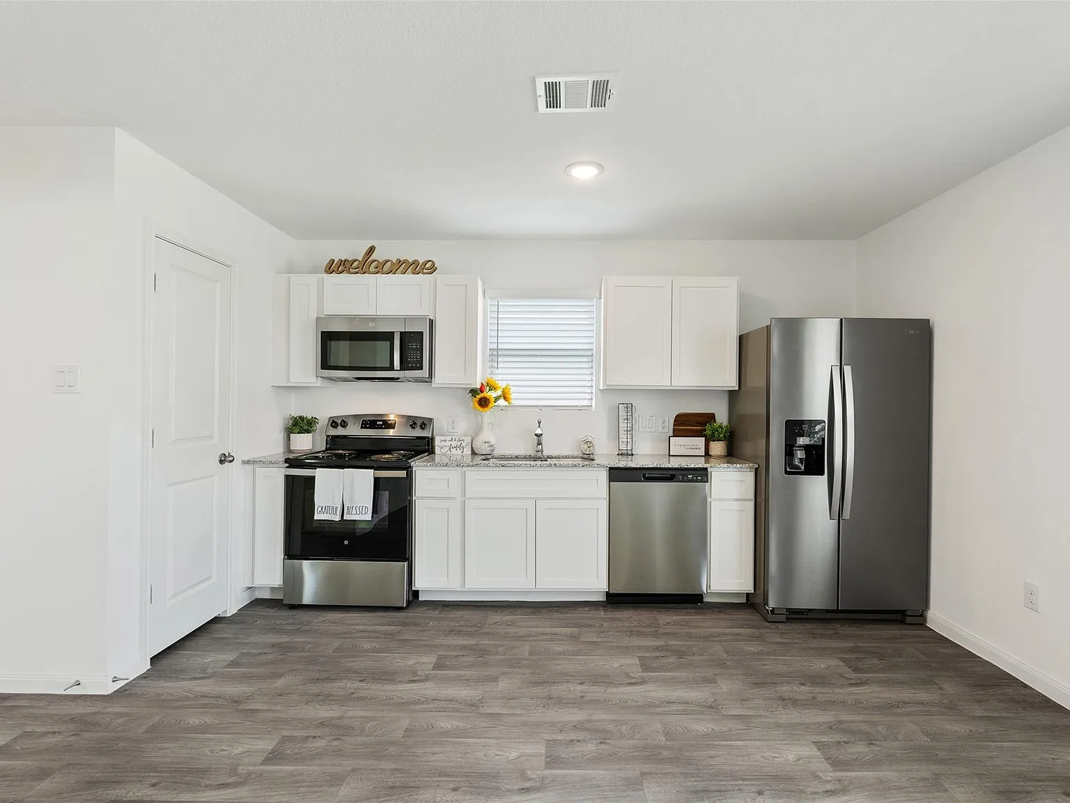 3 bed, 2.0 bath, 900 sqft, $1,500 — Photo 4