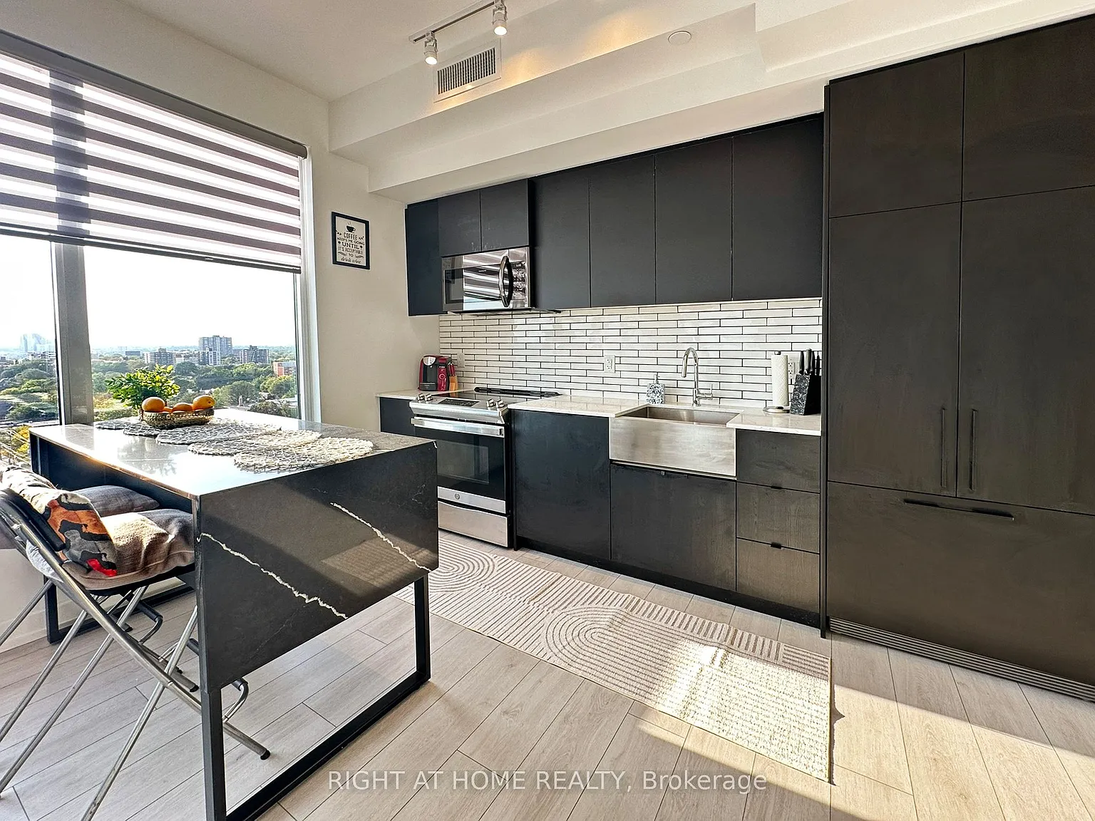 3 bed, $3,900 — Photo 2