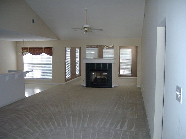 1st image of 727 Bradford Ln