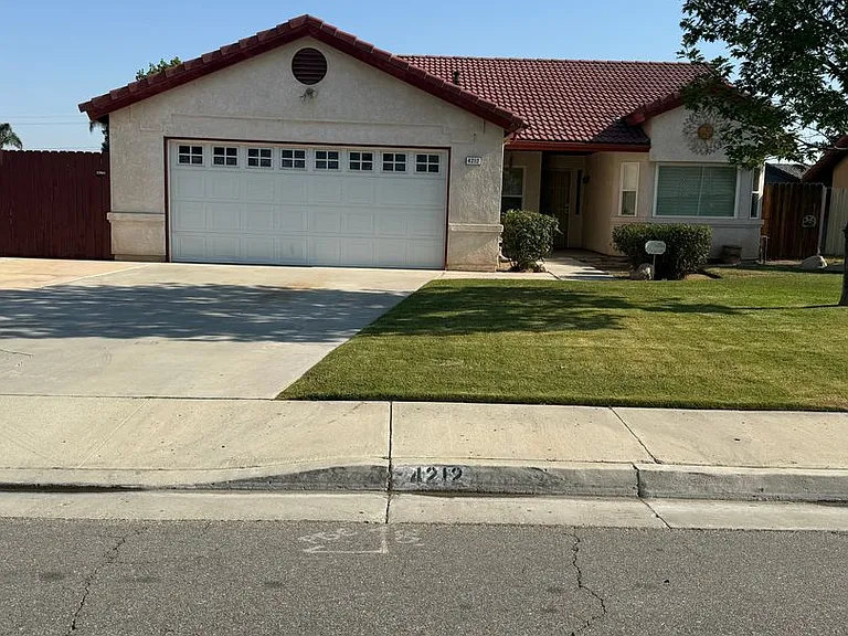 4212 Cyclone Dr — Photo 2