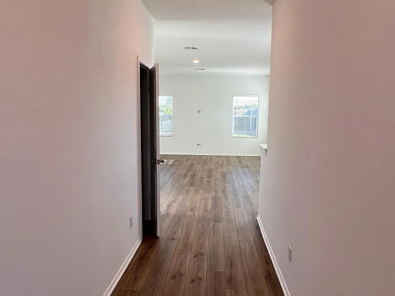 300 Milliner Loop — Photo 8