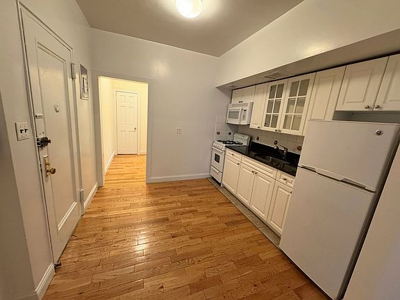 4th image of 881 10th Ave APT 2A