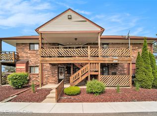 34901 Hamilton Dr, Fraser, MI 48026
