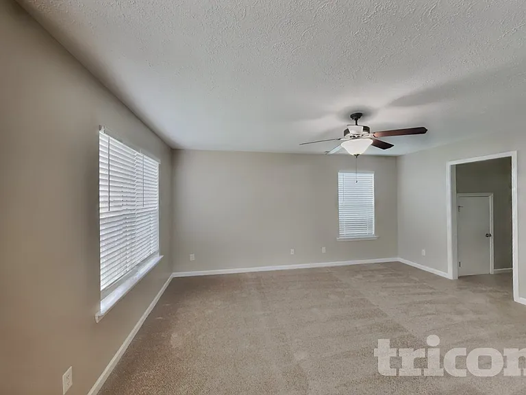 501 Homey Dr — Photo 3