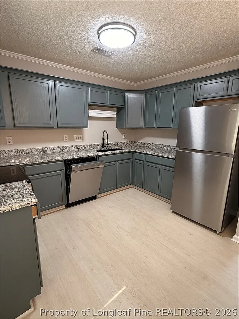 2 bed, 2.0 bath, 1027 sqft, $1,350 — Photo 3