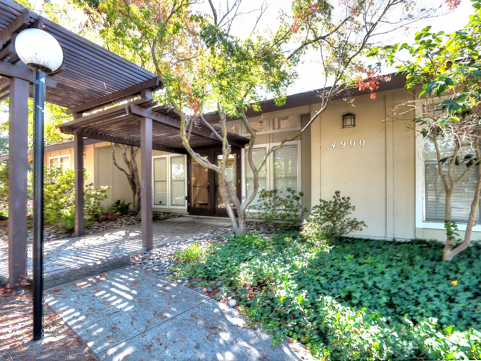 5015 Pine Tree Ter