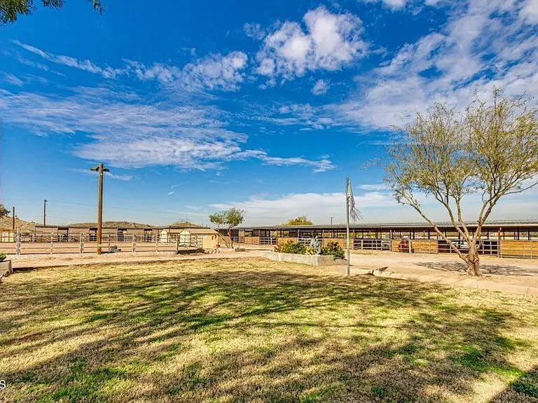 3232 W Carver Rd — Photo 8