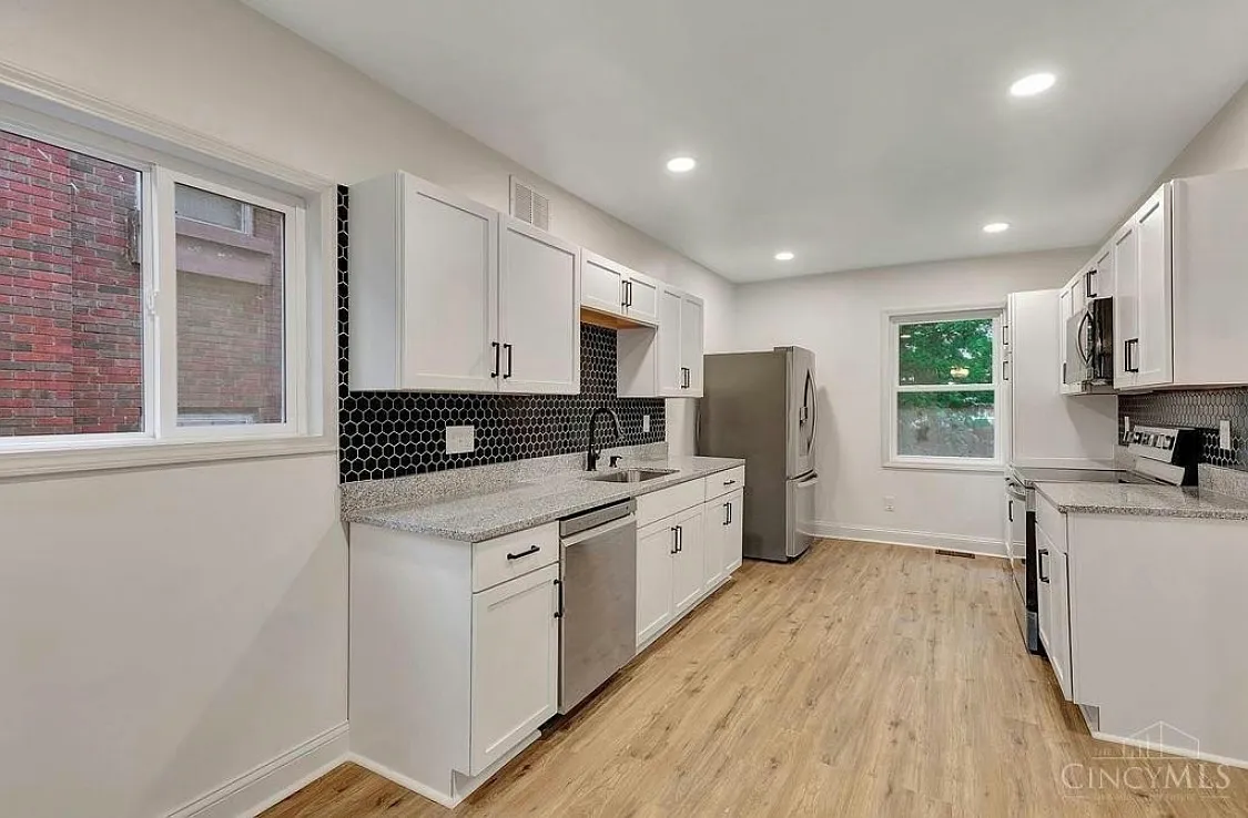 3 bed, 1.5 bath, 1672 sqft, $2,150 — Photo 2
