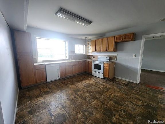 4th image of 3302 Newton Rd