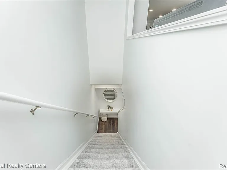 27863 Hopkins Dr — Photo 9