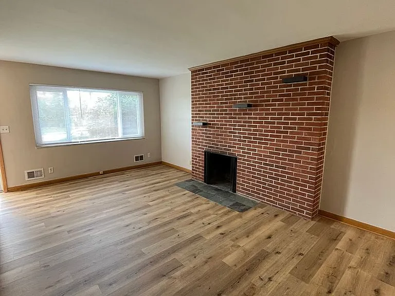 2924-2926 Mount Holyoke Rd — Photo 3