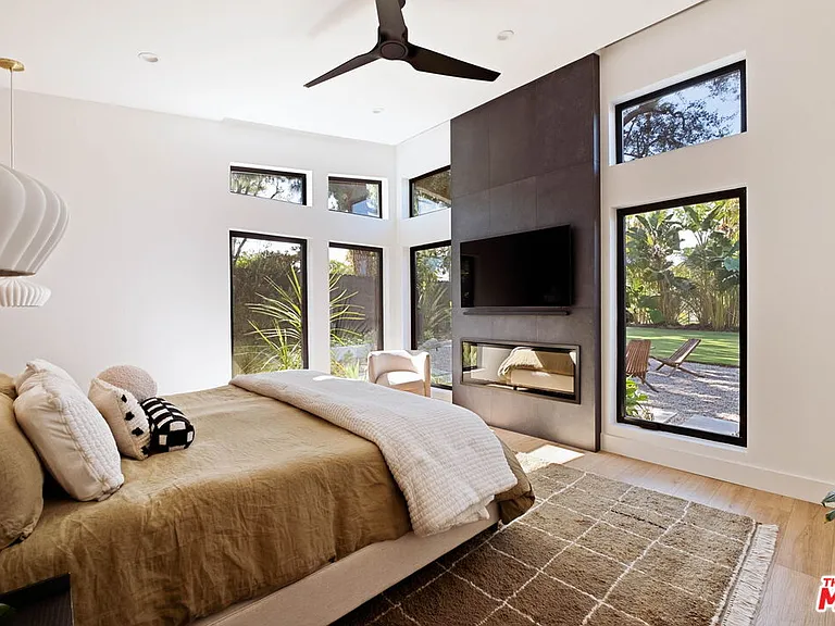 4735 Degovia Ave — Photo 13
