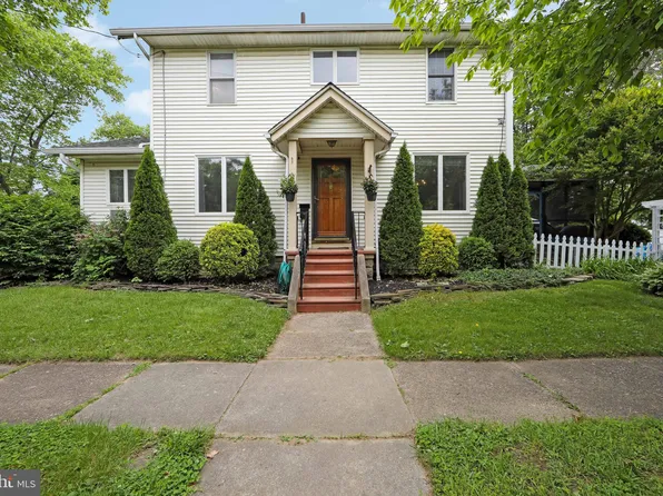 1 E 2nd St, Palmyra, NJ 08065