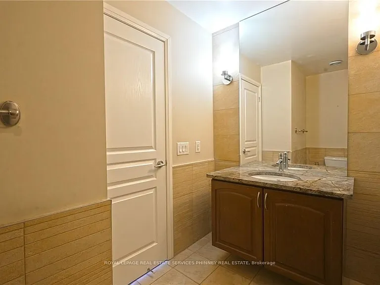 1 Hurontario St #806 — Photo 28
