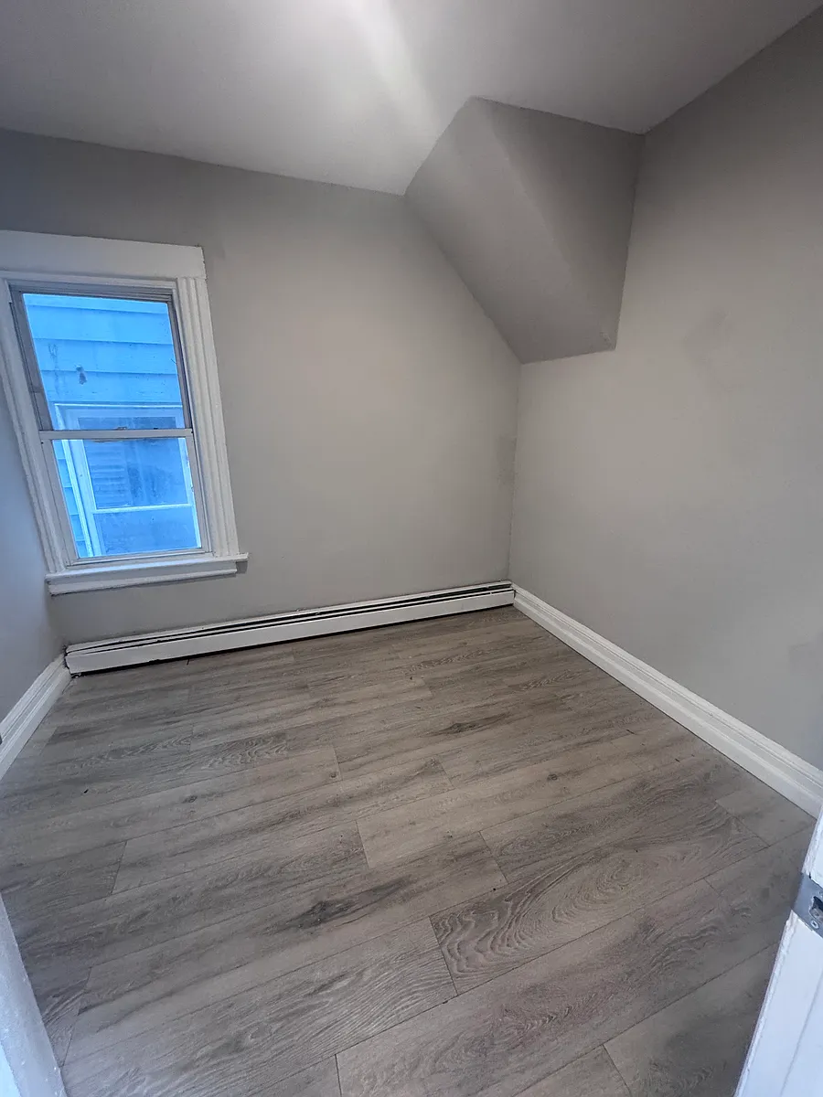 Building Photo - 487 E 24th St #2